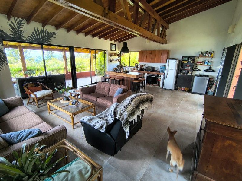 CASA EN VENTA UBICADA EN ENVIGADO SECTOR CATEDRAL