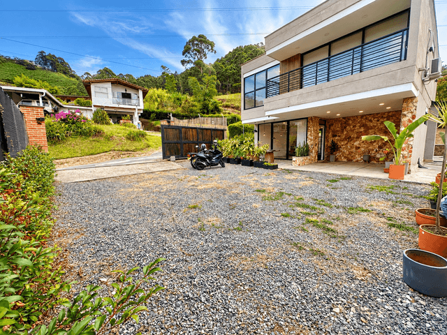CASA EN ARRIENDO UBICADA EN ENVIGADO SECTOR LAS ANTILLAS