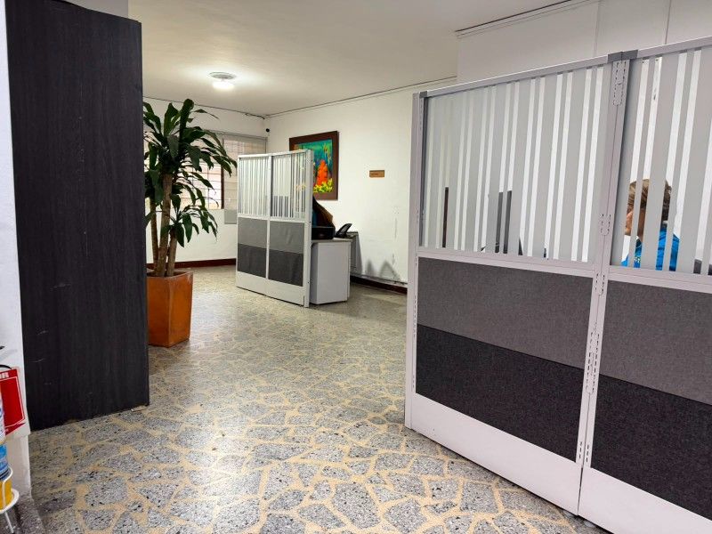 CASA EN VENTA UBICADA EN MEDELLIN SECTOR LAURELES