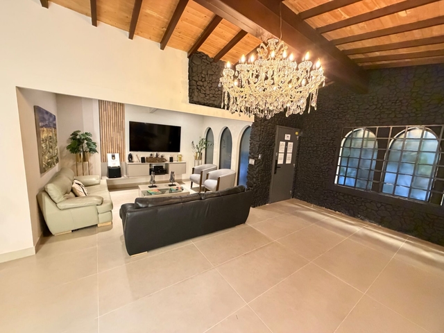 CASA EN ARRIENDO UBICADA EN MEDELLIN SECTOR LAURELES