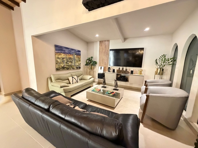 CASA EN ARRIENDO UBICADA EN MEDELLIN SECTOR LAURELES