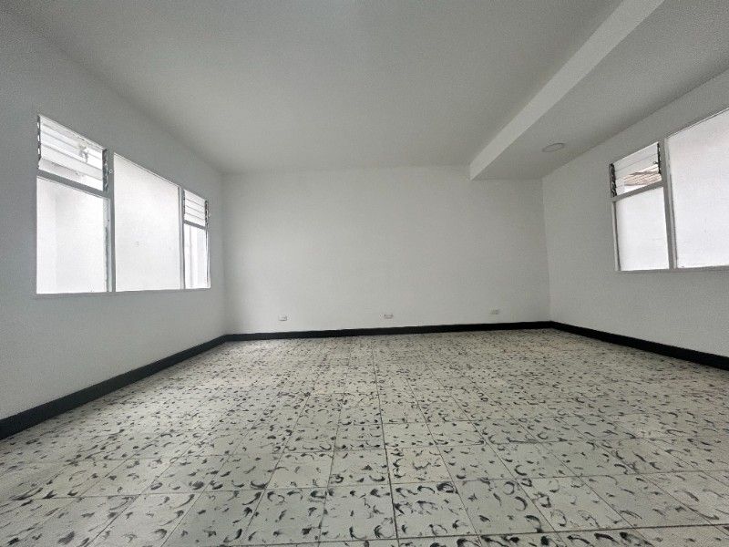 CASA EN ARRIENDO UBICADA EN MEDELLIN SECTOR LAURELES