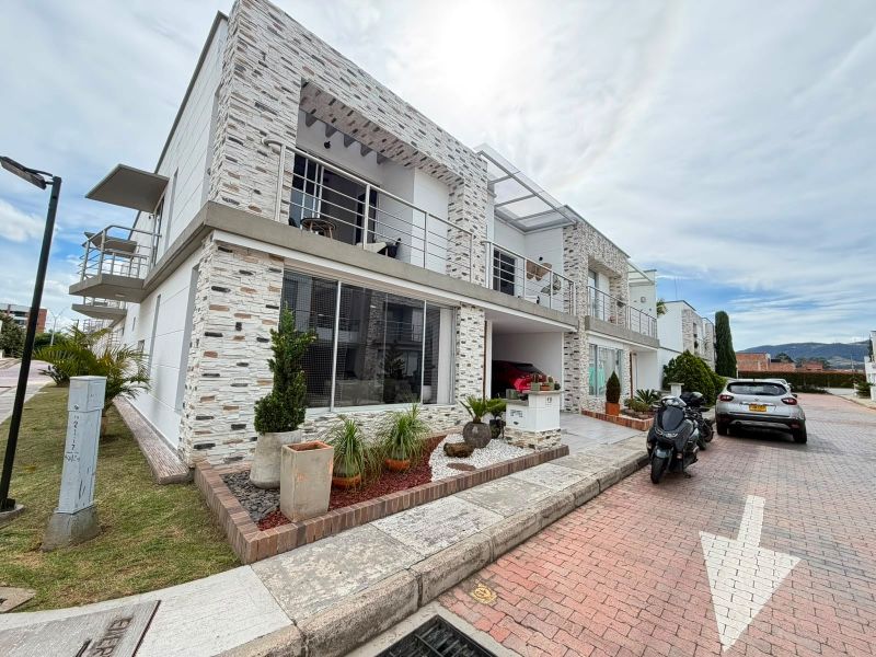CASA EN VENTA UBICADA EN LA CEJA SECTOR VIVA LA CEJA