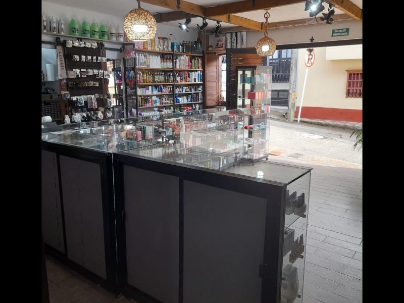 LOCAL EN VENTA UBICADO EN EL RETIRO SECTOR CENTRO