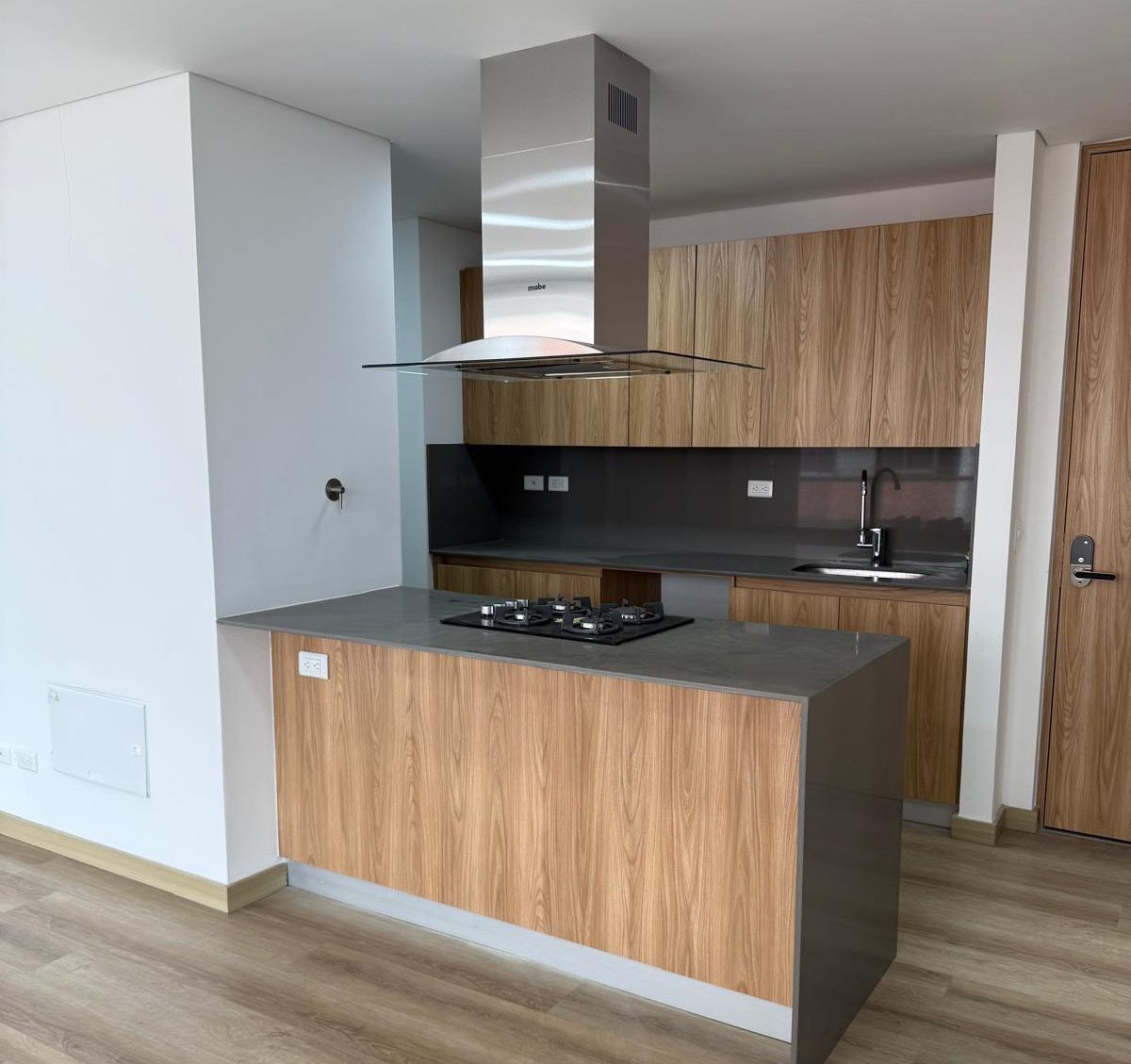 APARTAMENTO EN ARRIENDO UBICADO EN MEDELLIN SECTOR LOS COLORES