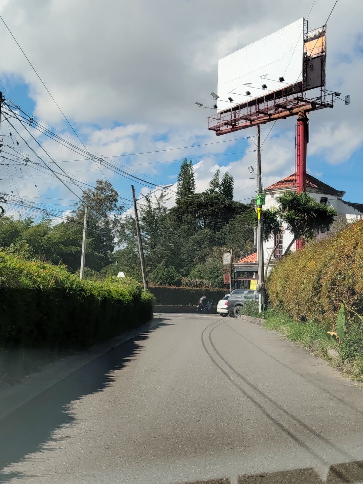 LOCAL EN ARRIENDO UBICADO EN LLANO GRANDE