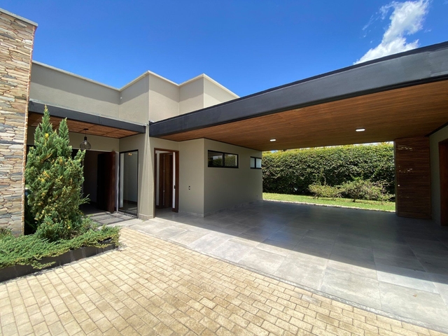 CASA EN VENTA UBICADA EN RIONEGRO