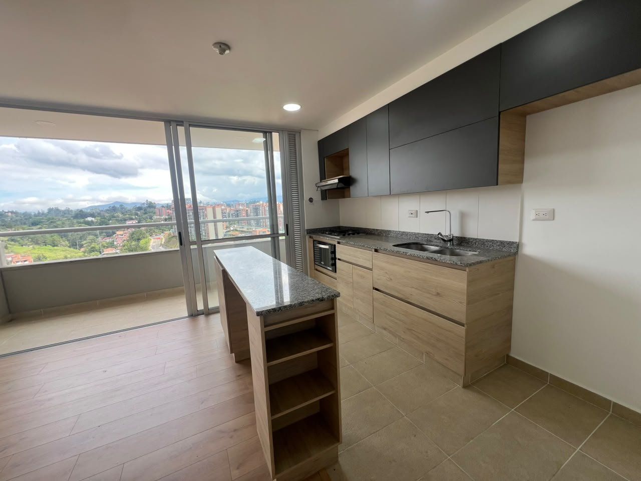APARTAMENTO EN VENTA UBICADO EN RIONEGRO SECTOR LOS COLEGIOS