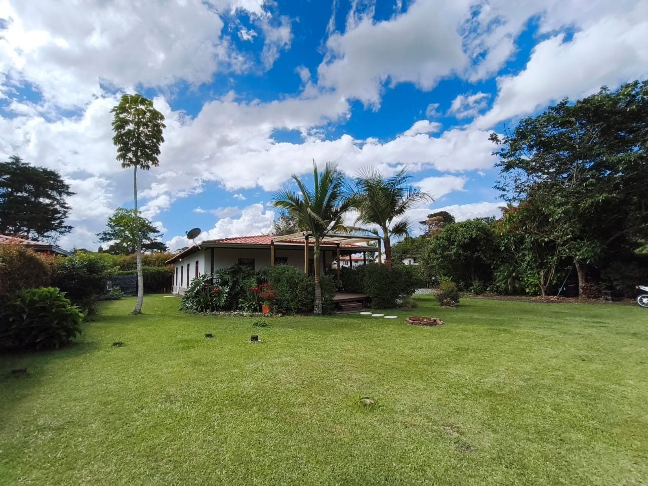 FINCA EN ARRIENDO UBICADA EN RIONEGRO SECTOR VEREDA CABECERAS