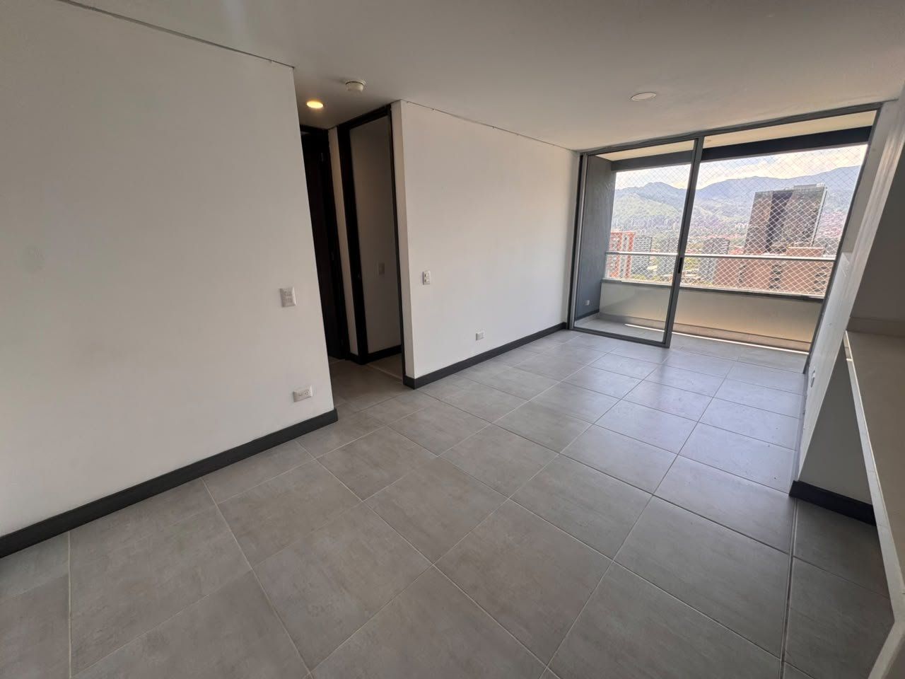 APARTAMENTO EN ARRIENDO UBICADO MEDELLIN SECTOR POBLADO