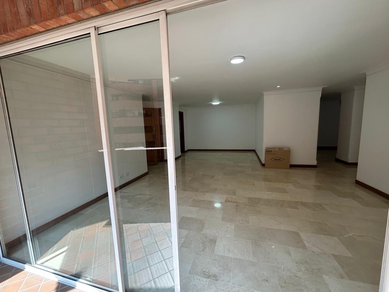 APARTAMENTO EN ARRIENDO UBICADO EN MEDELLIN SECTOR LAURELES